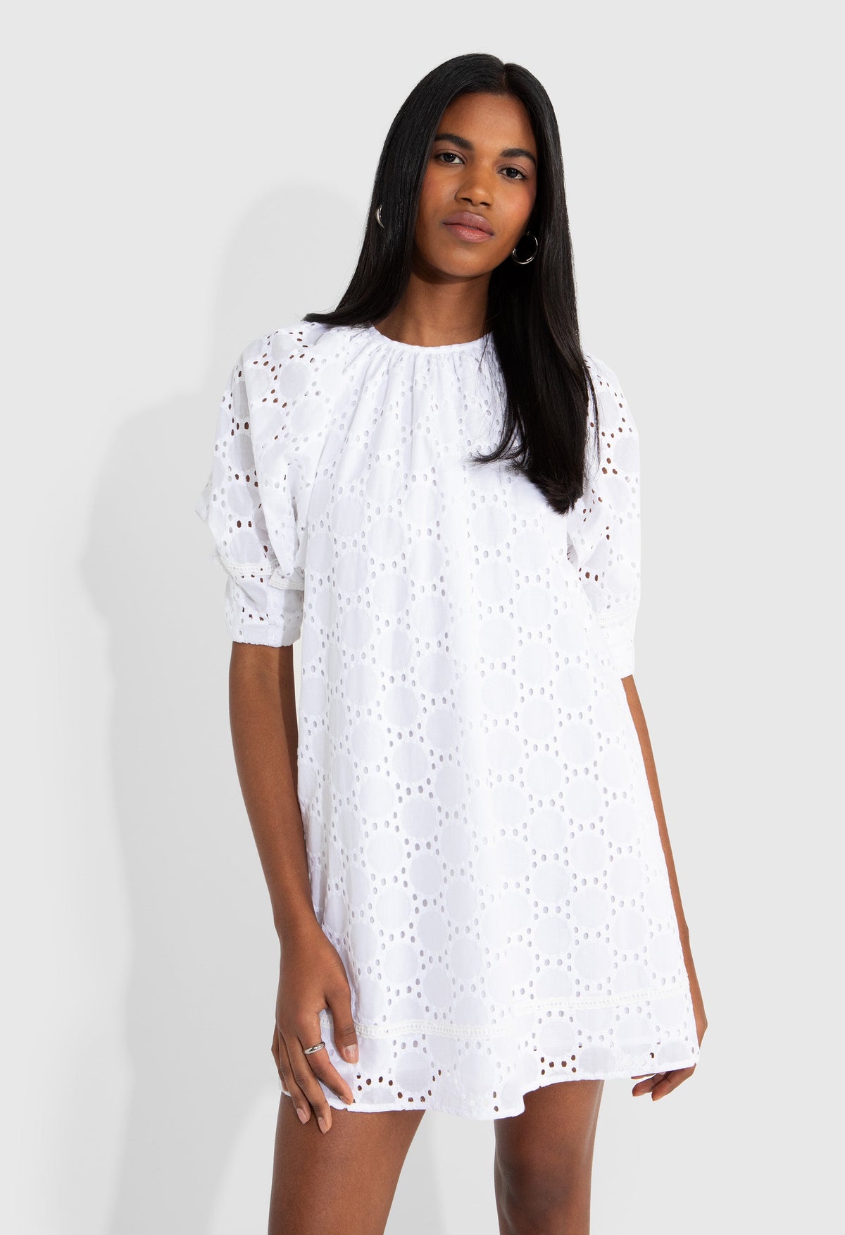 JUSTFAB__JFAP-R1831_Bright_White_3_18_e28be8b2-f5ee-41ed-ad77-255fad9154b3